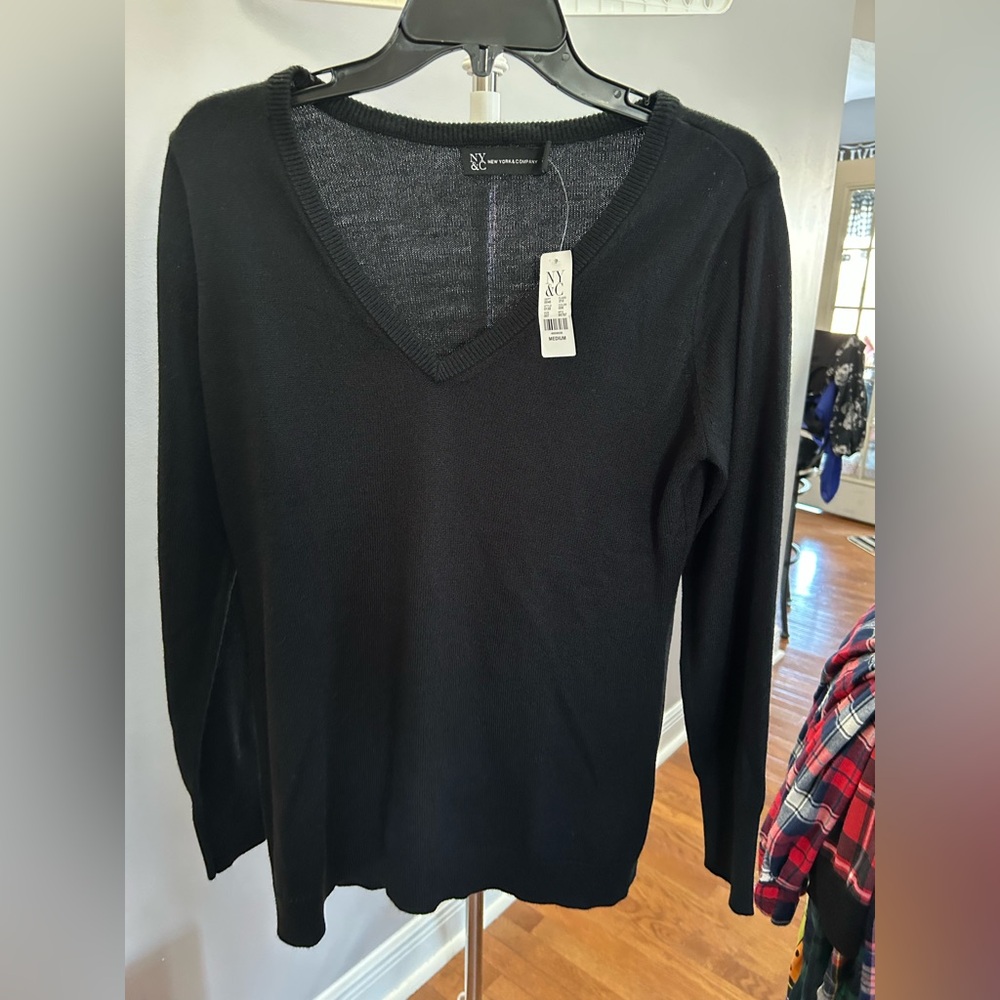New York & Company Black V-Neck Long Sleeve Sweater